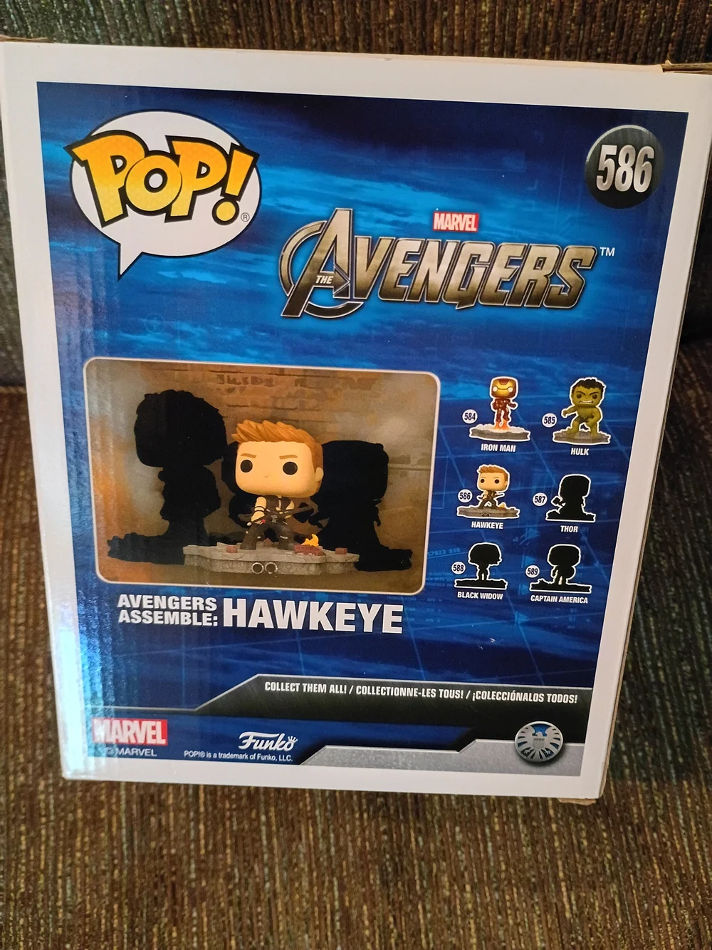 Funko Pop! Marvel Avengers Assemble Hawkeye Deluxe Figure 586 Bobble Head Amazon - Picture 3 of 4